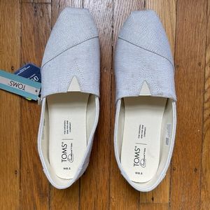 NWT Toms canvas slip-ons